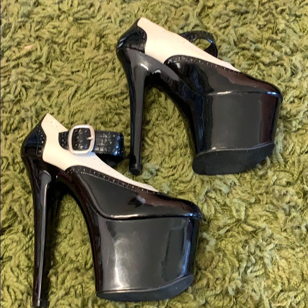 Patent leather platform saddle shoes approx 8in
